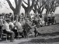 Танцы под оркестр на гулянье в колхозе «Франкрейх»