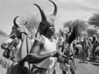 0-395476-ч/б Жители одного из селений Судана во время исполнения национального танца. Судан, г. Порт-Судан. Ноябрь 1961 г. Фот. Соболев В.Б.