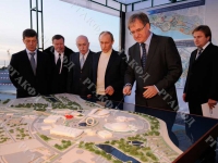 Председатель Правительства РФ В.В. Путин, заместитель председателя Правительства РФ Д.Н. Козак, Полномочный представитель Президента РФ в Южном федеральном округе В.В. Устинов, президент ГК «Олимпстрой» Т.К. Боллоев, главный архитектор ГК «Олимпстрой» О.А. Харченко и др. во время осмотра макета спортивных объектов в Олимпийском парке. Российская Федерация, Краснодарский край, г. Сочи. 25.12.2009 г. РГАКФД. Арх. № 8-189-цв.