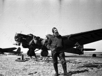 Начальник экспедиции на Северный полюс О.Ю. Шмитд возле самолета. СССР, море Лаптевых. 1933 г. Фот. В.А. Темин. Арх. № 0-357422-ч/б