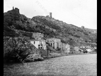 Вид Гурзуфа с моря. Российская империя, Крым, пос. Гурзуф. Лето 1914 г. Фот. В.В. Левитский.  Арх. № С 2-82-ч/б