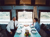 Президент РФ Б.Н. Ельцин с супругой Н.И. Ельциной во время поездки на отдых. Российская Федерация. 27.03-15.04.1995 г. Фот. Д. Соколов. РГАКФД. Арх. № 8-448-цв.