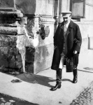 Генеральный секретарь ЦК ВКП(б) И.В. Сталин. СССР. 1930 г. Фот. П.А. Оцуп. Арх. № П-422-ч/б