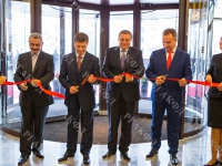 Заместитель председателя Правительства РФ Д.Н. Козак (2-й слева), мэр города Сочи А.Н. Пахомов (3-й слева) и другие перерезают ленточку на торжественном открытии отеля «Redisson Blu Paradis Resort & SPA 5*». Российская Федерация, Краснодарский край, г. Сочи. 06.12.2013 г. РГАКФД. Арх. № 8-310-цв.