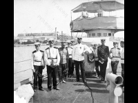 Офицеры и кадеты Орловского Бахтина кадетского корпуса во время посещения корабля. Российская империя, Крым. 1910 г. Фот. В.В. Левитский. Арх. № С 1-769-ч/б