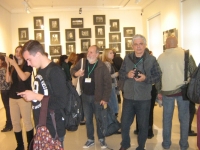 Участники и гости фестиваля осматривают экспозицию