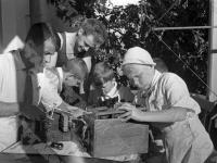 Занятия радиокружка в пионерском лагере «Артек»