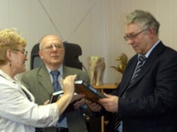 Состоялся торжественный акт передачи на постоянное хранение двух альбомов конца XIX – начала XX века с семейными фотографиями последнего императора России Николая II