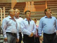 Заместитель председателя Правительства РФ Д.Н. Козак (в центре), президент ГК «Олимпстрой» С.А. Гапликов (справа) во время осмотра одной из спортивных арен в Олимпийском парке.