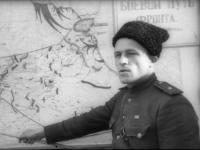 Майор М. К. Беляев – экскурсовод выставки художников 4-го Украинского фронта. Мелитополь. 6 мая 1944 г. Съёмка В. А. Сущинского. РГАКФД. 1-8865. Майор М. К. Беляев – экскурсовод выставки художников 4-го Украинского фронта. Мелитополь. 6 мая 1944 г. Съёмка В. А. Сущинского. РГАКФД. 1-8865.