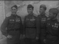 Посетители выставки художников 4-го Украинского фронта, летчики 8-й Воздушной Армии 4-го Украинского фронта: Б. С. Окрестин, М. И. Смильский, И. В. Березин, Ф. С. Бойцов. Мелитополь. 6 мая 1944 г. Съёмка В. А. Сущинского. РГАКФД. 1-8865. Посетители выставки художников 4-го Украинского фронта, летчики 8-й Воздушной Армии 4-го Украинского фронта: Б. С. Окрестин, М. И. Смильский, И. В. Березин, Ф. С. Бойцов. Мелитополь. 6 мая 1944 г. Съёмка В. А. Сущинского. РГАКФД. 1-8865.