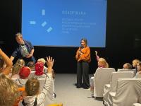 Обсуждение фильма с детьми; модератор детской встречи фестиваля С.В. Полищук и сотрудник РГАКФД М.А. Чертилина