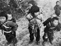 Дети жителей гористых районов префектуры Ивате. Япония, ноябрь, 1958 г. Автор не установлен. РГАКФД.