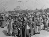 Японские девочки-школьницы. Япония, 1929 г. Автор не установлен. РГАКФД.