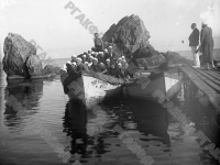 Ребята из пионерского лагеря «Артек» на морской прогулке в лодке. Крым. 1933 г. Фотограф не установлен. РГАКФД. Арх. № 2-80116.