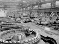 0-403551-ч/б Общий вид производственного цеха Уральского завода тяжёлого машиностроения ("Уралмаш"). РСФСР, г.Свердловск. 1948г. Автор съемки Кислов И.Ф.