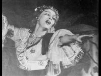 0-405172-ч/б Солистка Московского государственного академического Камерного музыкального театра под руководством Б.А.Покровского М.С.Лемешева в одной из ролей. СССР, г.Москва. [1971-1980гг.] Автор съемки неизв.