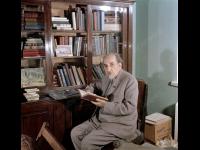 1-5982-цв. Советский поэт, академик АН Армянской ССР А.С.Исаакян в рабочем кабинете. Армянская ССР, г.Ереван. Август 1955г. Автор съемки Раскин Л.А.